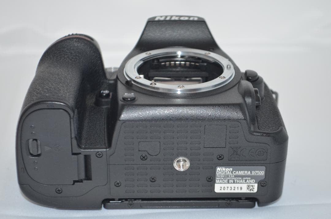 新品級　シャッター数7100回以下 Nikon D7500☆Wi-Fi搭載
