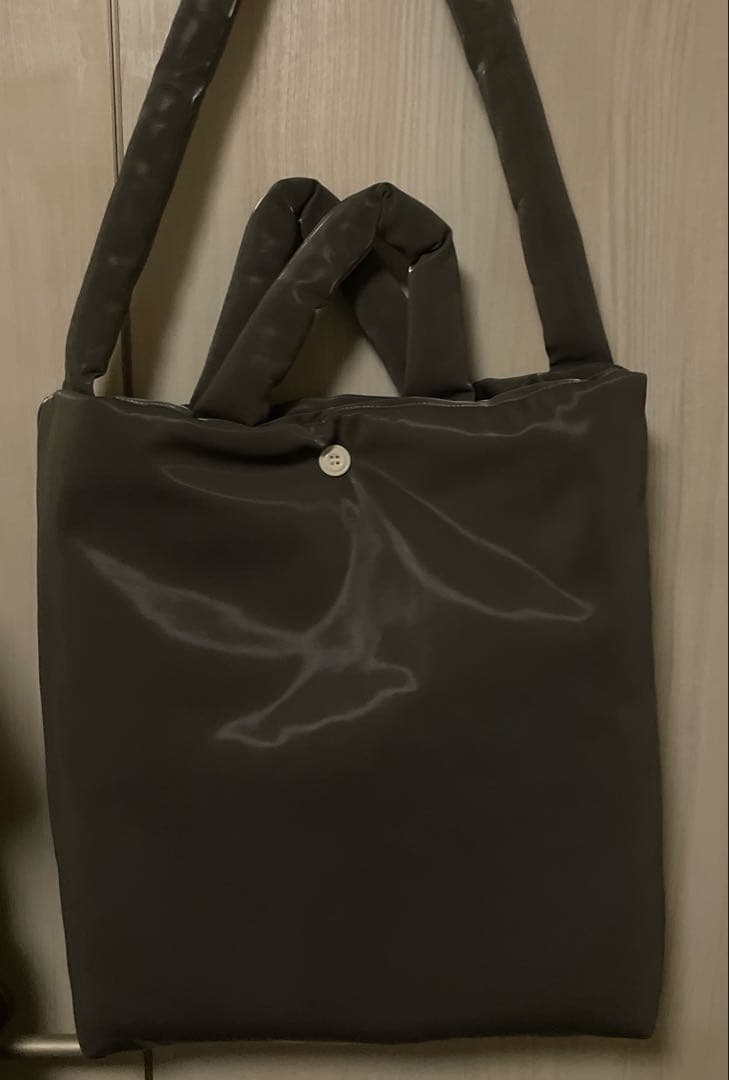 バッグ omar afridi PADDED TOTE BAG 22aw