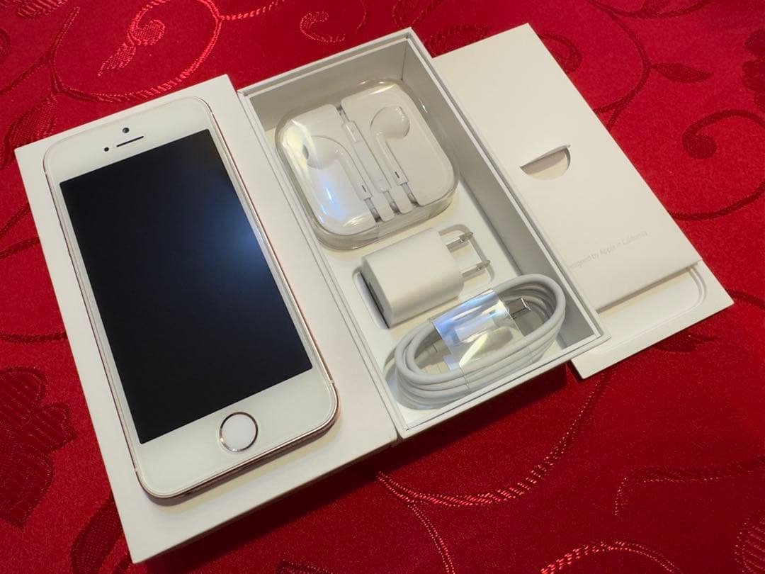 【極極美品】Apple iPhone SE MLXN2VC/A 海外モデル