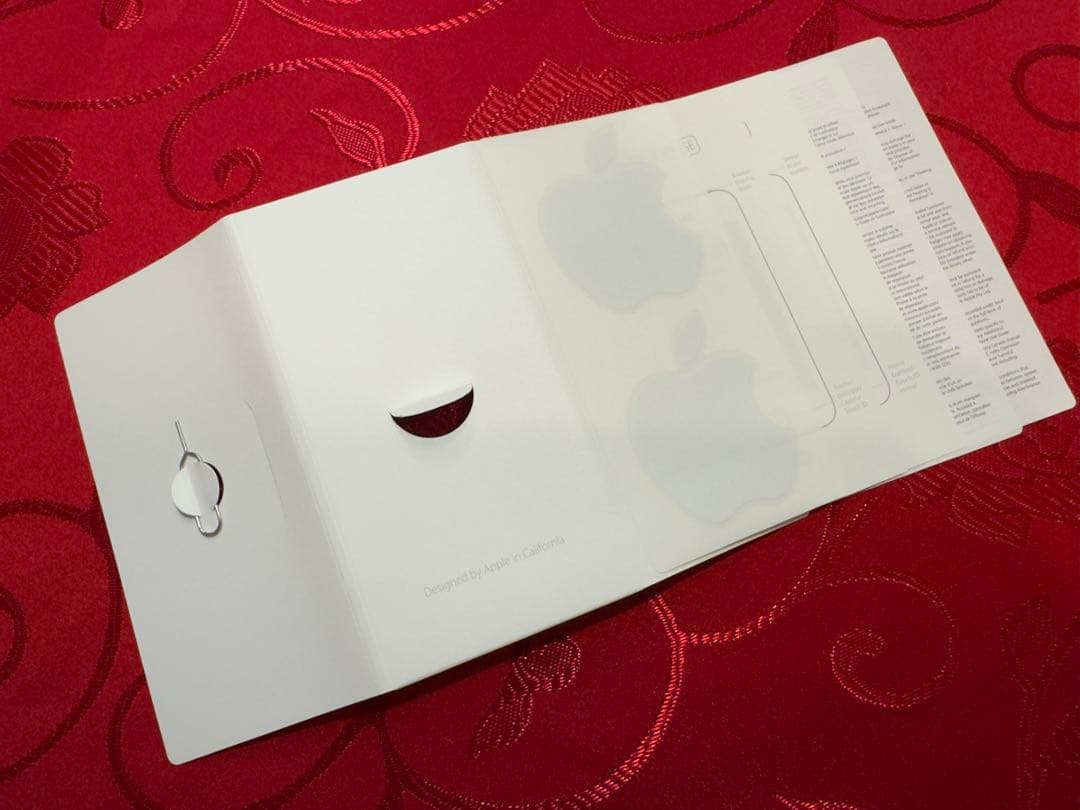 【極極美品】Apple iPhone SE MLXN2VC/A 海外モデル