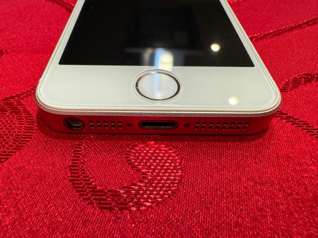 【極極美品】Apple iPhone SE MLXN2VC/A 海外モデル