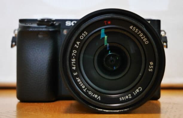 SONY α6300 ＋ 16-70mm f4レンズ付き ミラーレス一眼カメラ