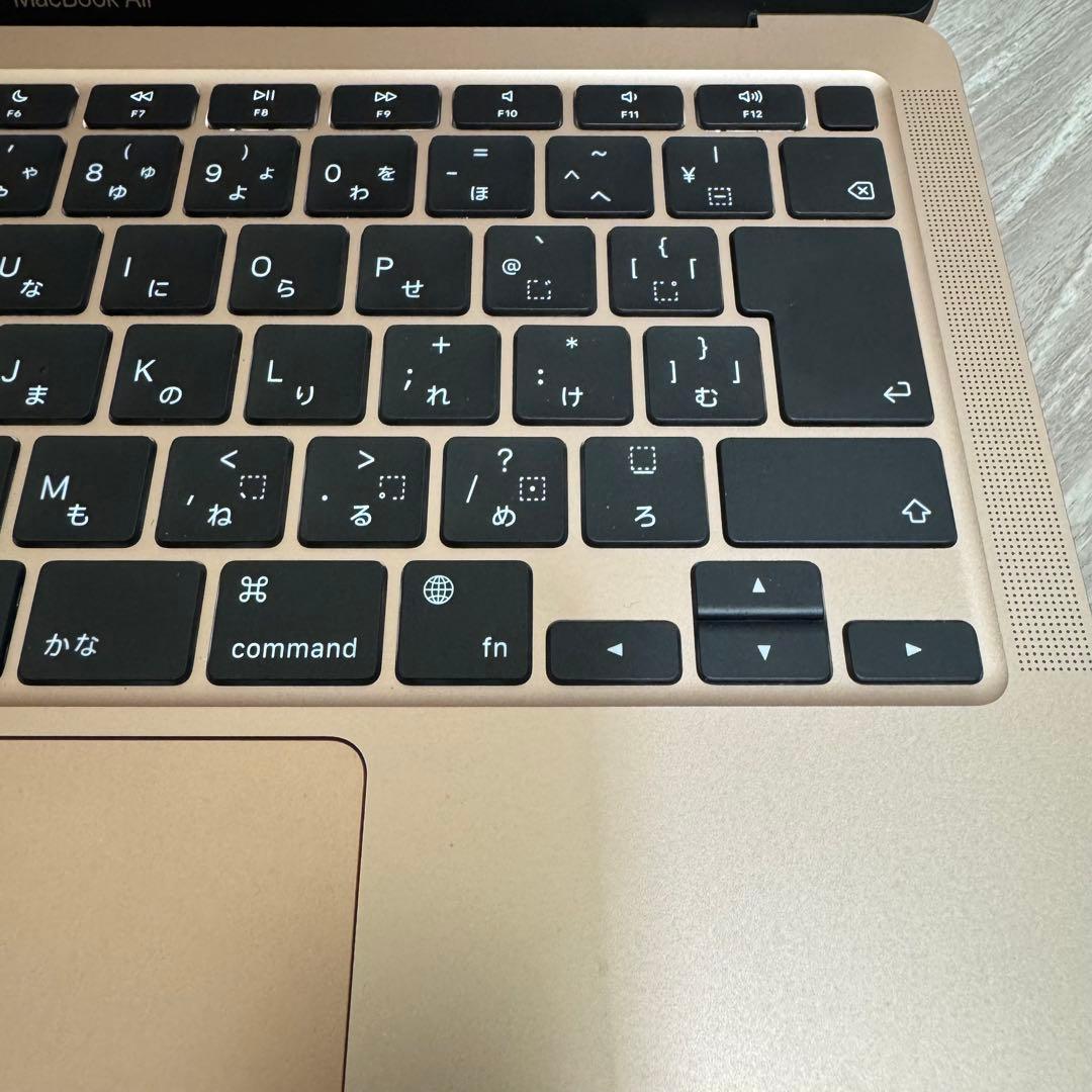 美品 MacBook Air M1チップ 充電数9回『容量100％』