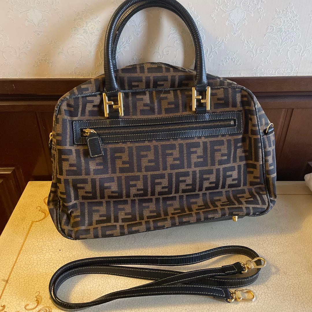 2/4までの出品！フェンディ　ズッカ柄ハンドバッグ