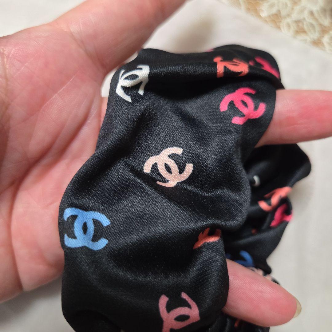 新品未使用ノベルティCHANEL シャネルロゴ プリントシュシュ３点セット送料込