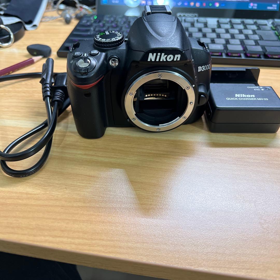 Nikon D3000 デジタル一眼レフカメラ　シャッター数605枚