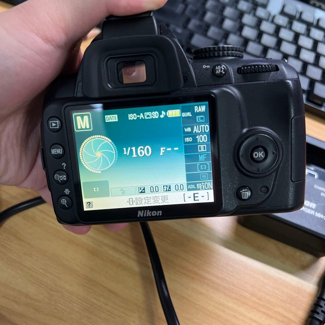Nikon D3000 デジタル一眼レフカメラ　シャッター数605枚
