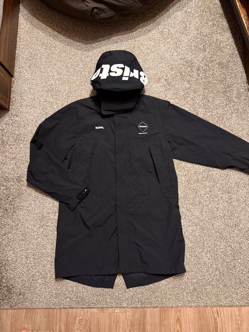 週末価格！FCRB ツアーベンチコート　定価53900円　美品