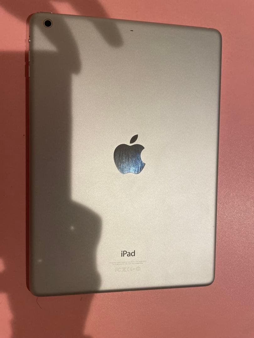 美品　Apple iPad Air2 64GB シルバー（Wi-Fiモデル）