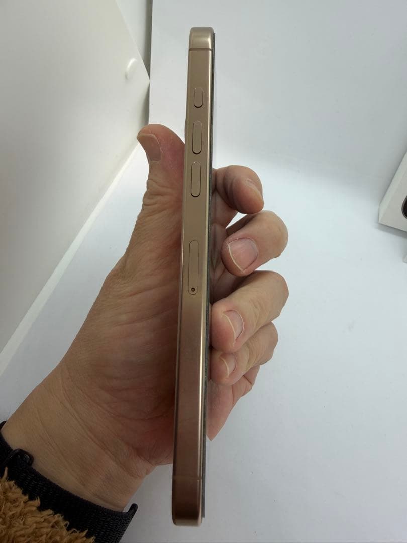 極美品iPhone 16 Pro Maxデザート256 GB バッテリー100%