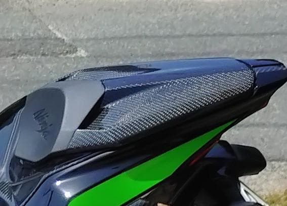 訳あり ZX-25R ドライカーボンシングルシートカバー