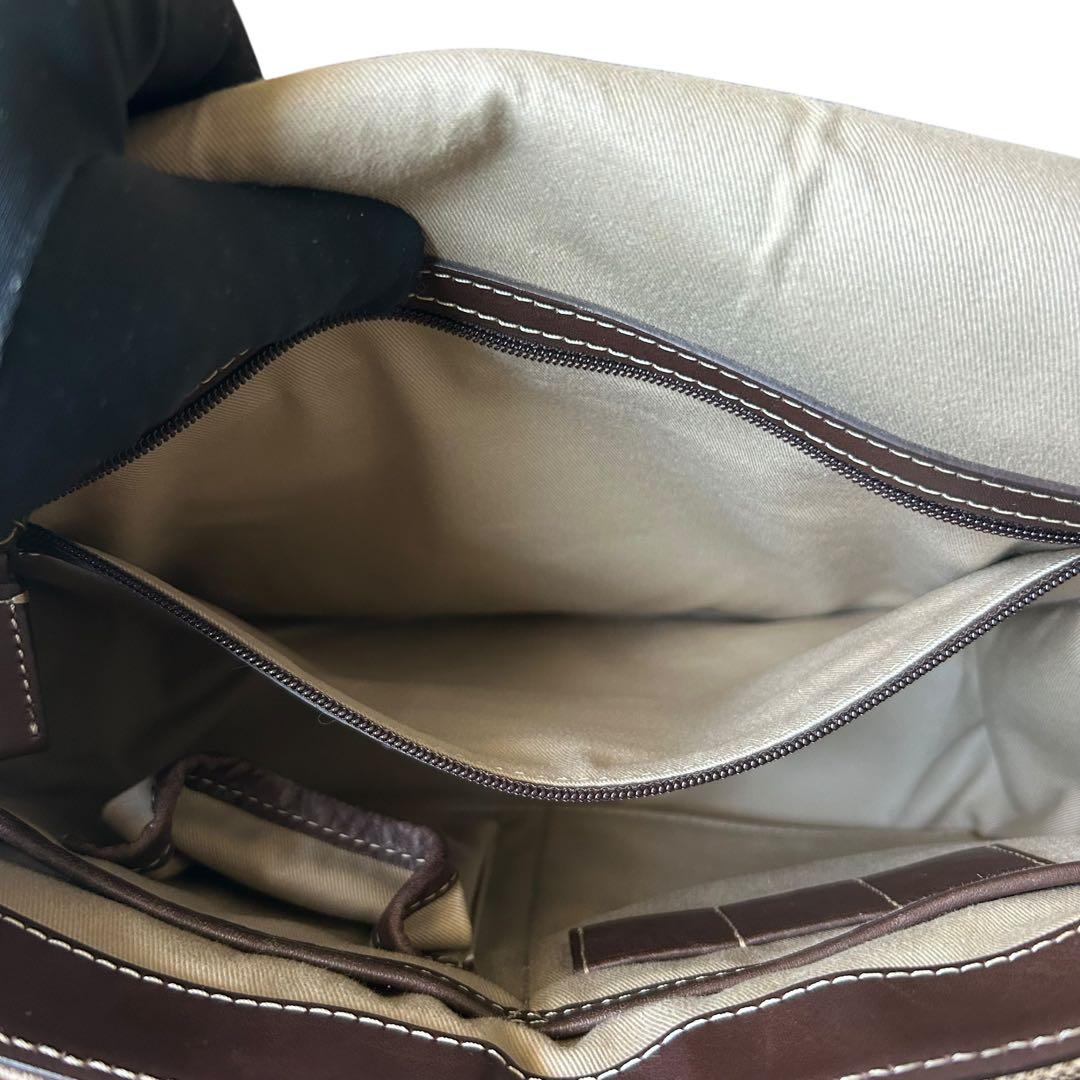 極美品✨ コーチ ショルダーバッグ メッセンジャーバッグ シグネチャー PVC