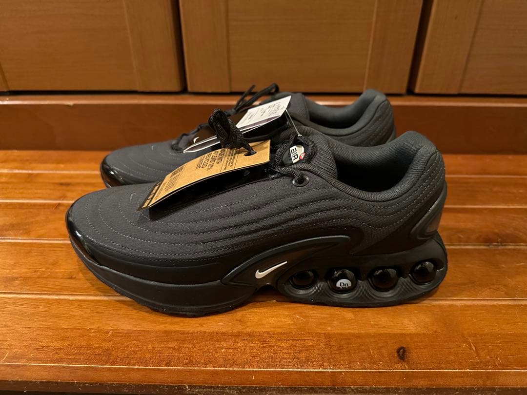 【新品未使用】ナイキ　スニーカー　エアマックスDn　28.5センチ　値下げ中