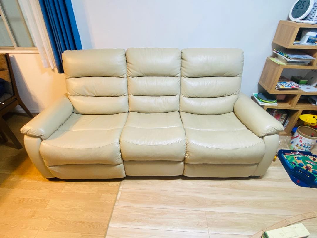 【直接受け取りのみ】【ニトリ】3人掛け電動テーブル付きリクライニングソファ