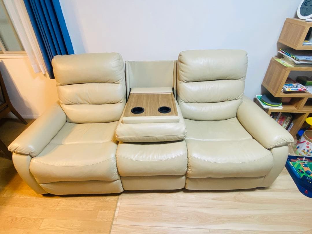 【直接受け取りのみ】【ニトリ】3人掛け電動テーブル付きリクライニングソファ