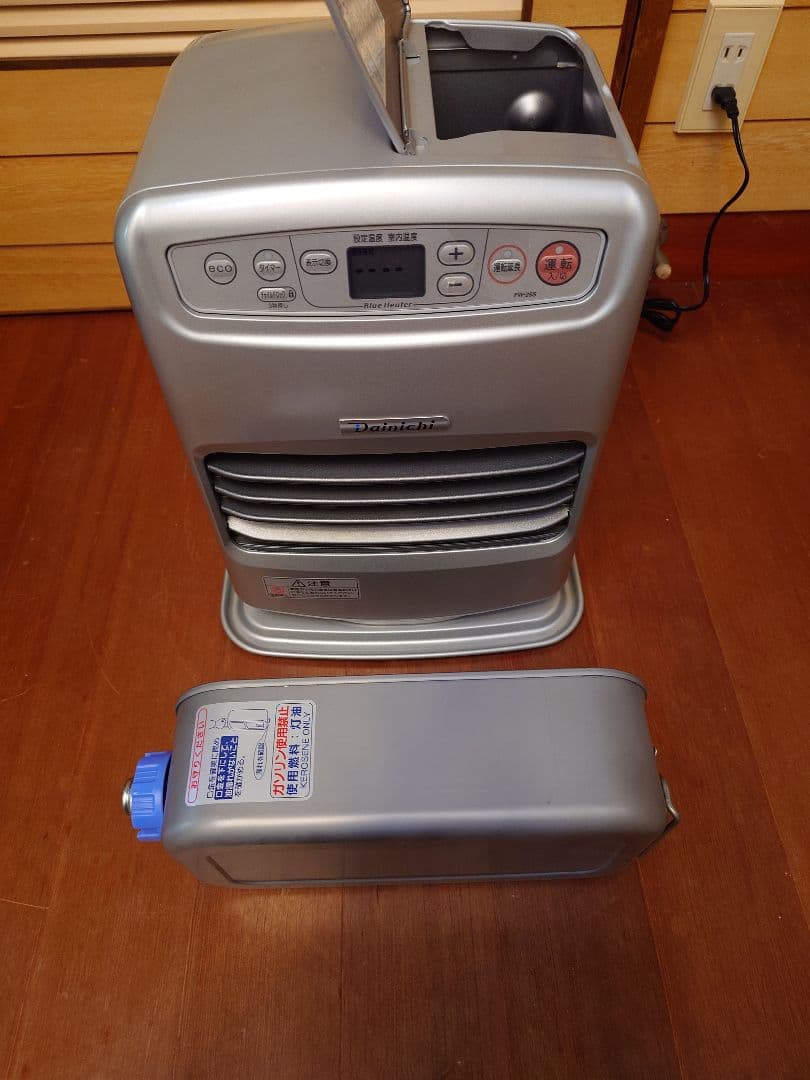 まだまだ寒い日にダイニチ石油ブルーヒーター。