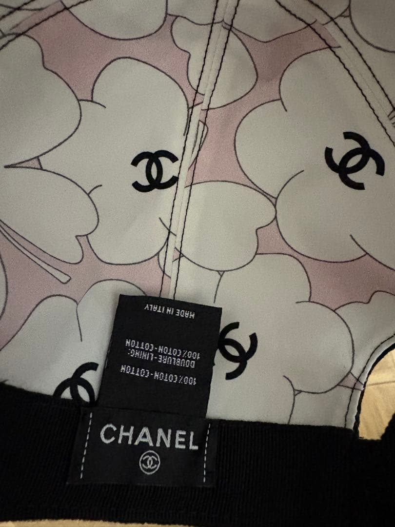 CHANEL 黒 ベースボールキャップ