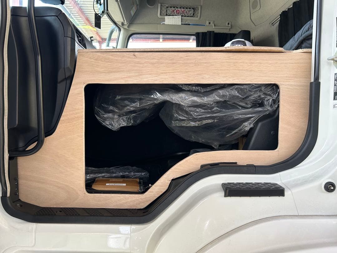 17スーパーグレート　助手席側　壁板　窓なし