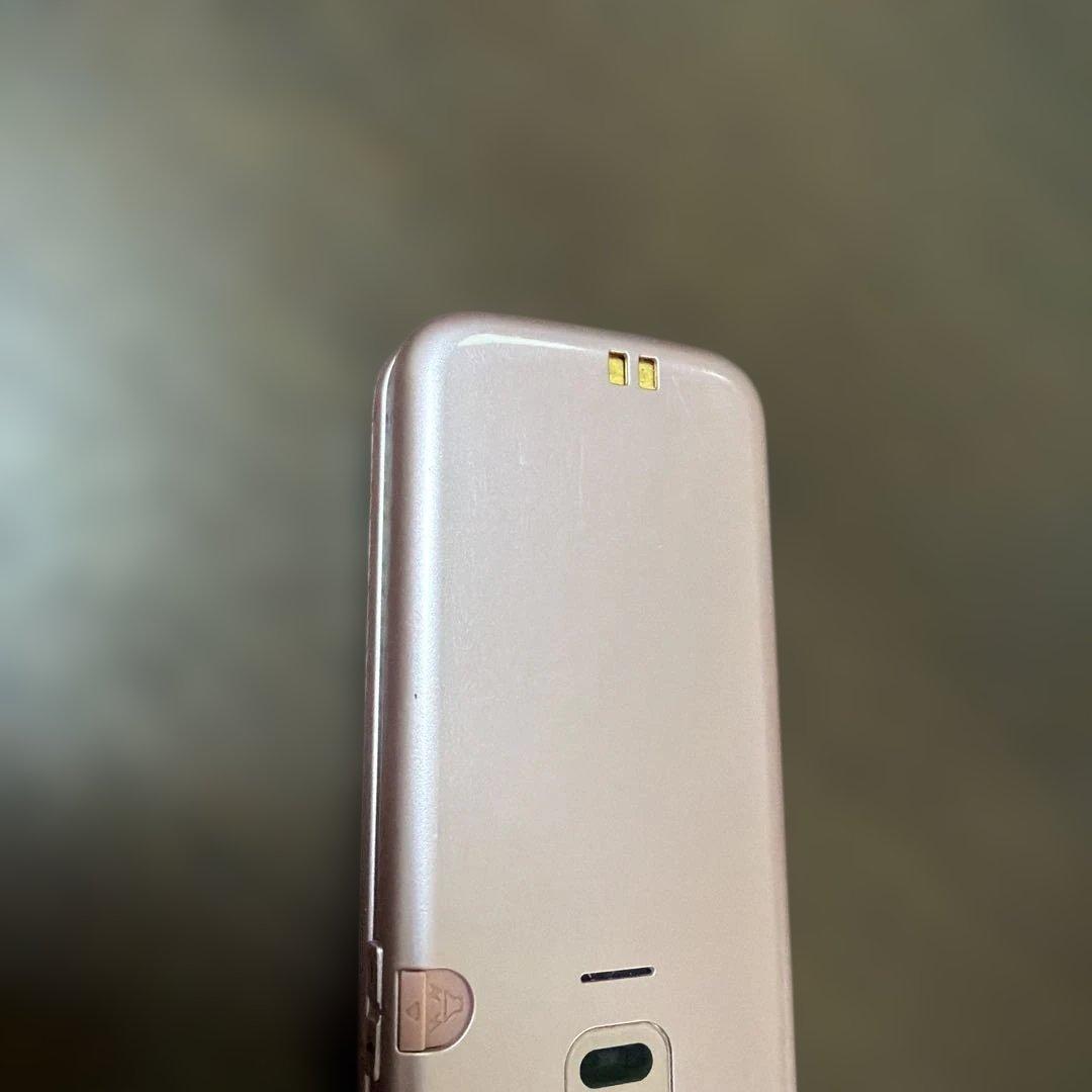 らくらくホン F-01M（ピンク色）