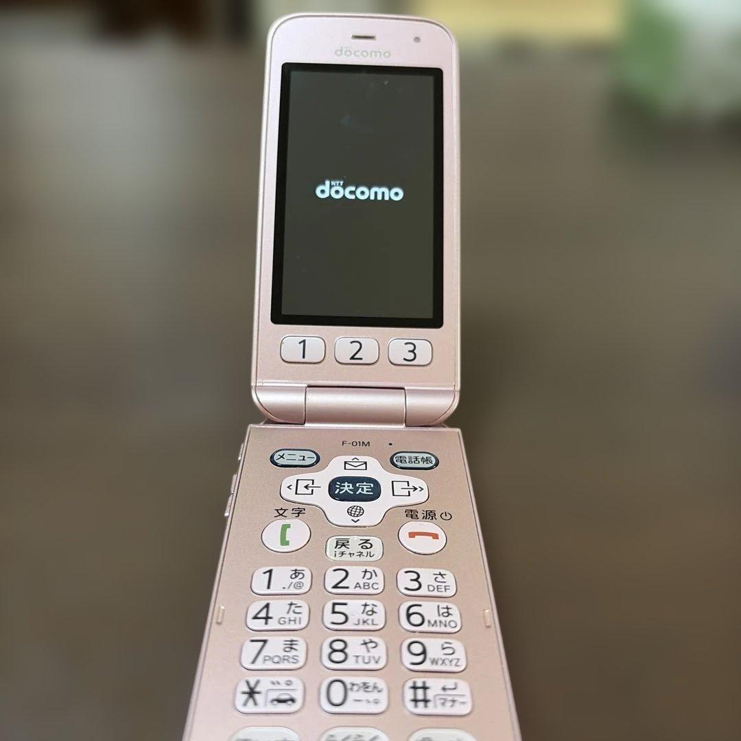 らくらくホン F-01M（ピンク色）