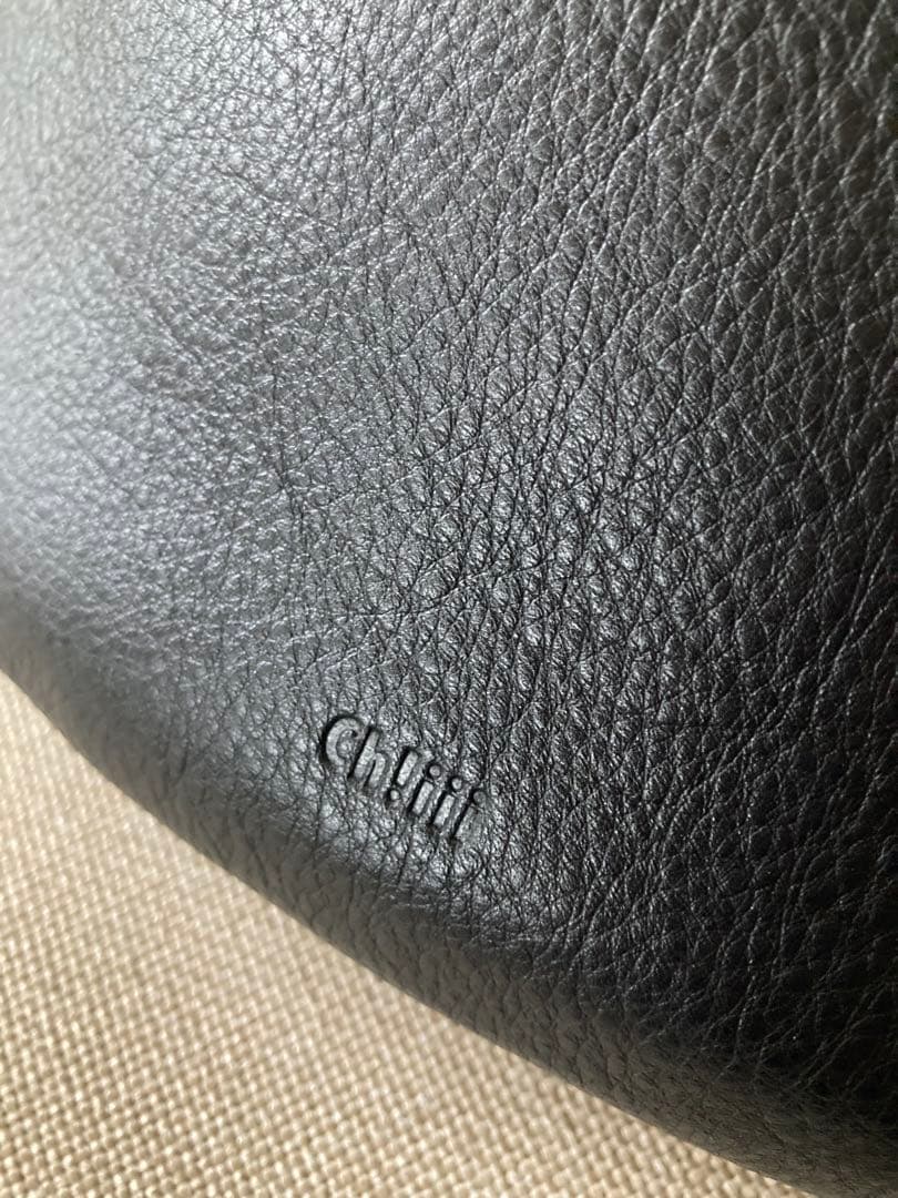 ch!iii チー　レザーボディバッグ　黒