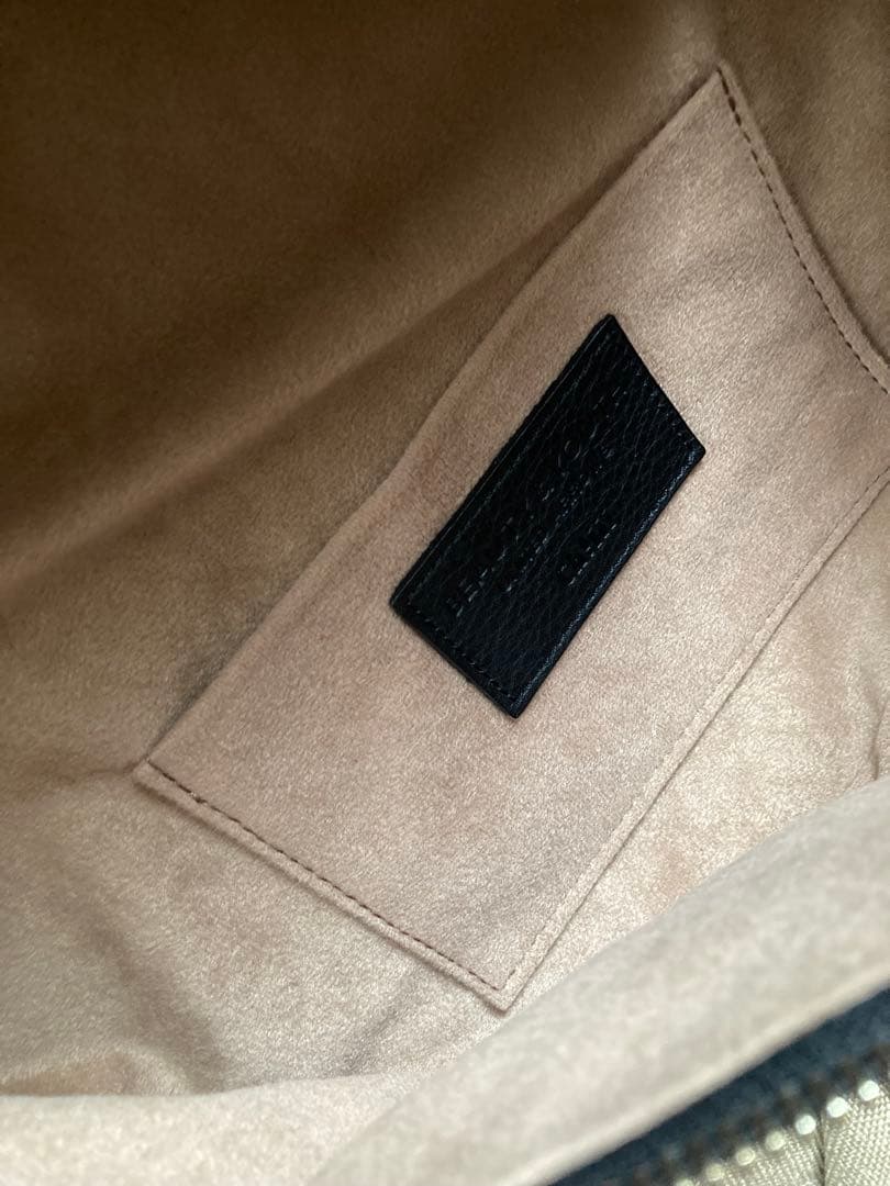 ch!iii チー　レザーボディバッグ　黒