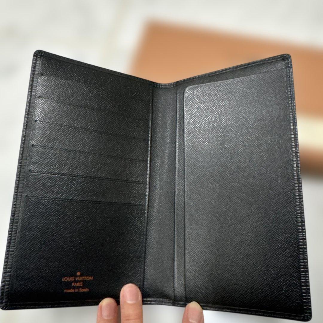 Louis Vuitton エピレザー ブラック長財布　カードケース