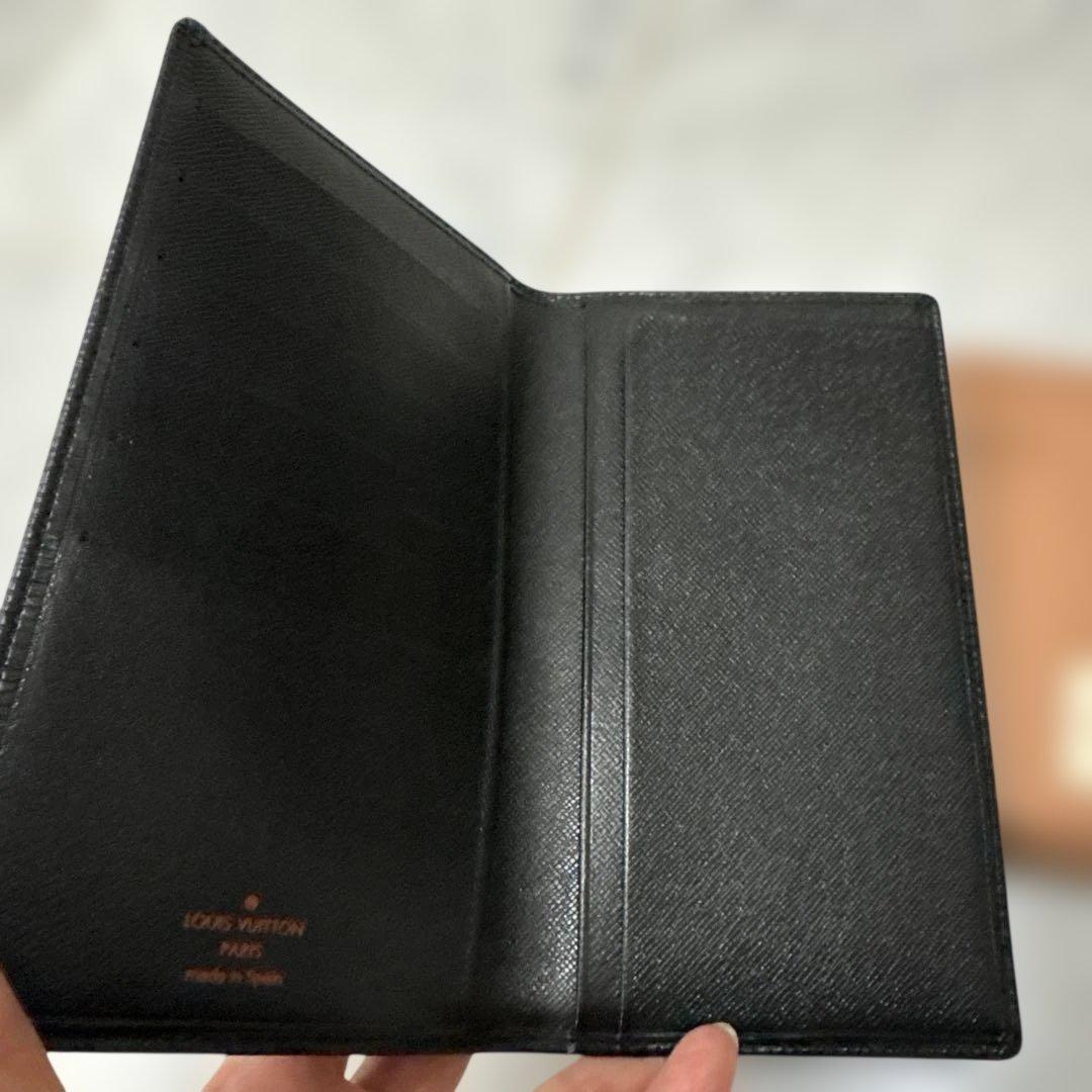Louis Vuitton エピレザー ブラック長財布　カードケース