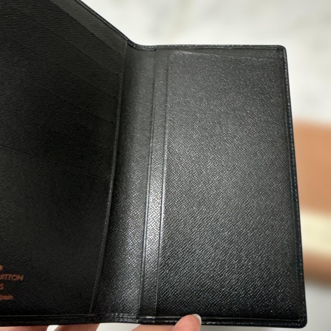 Louis Vuitton エピレザー ブラック長財布　カードケース