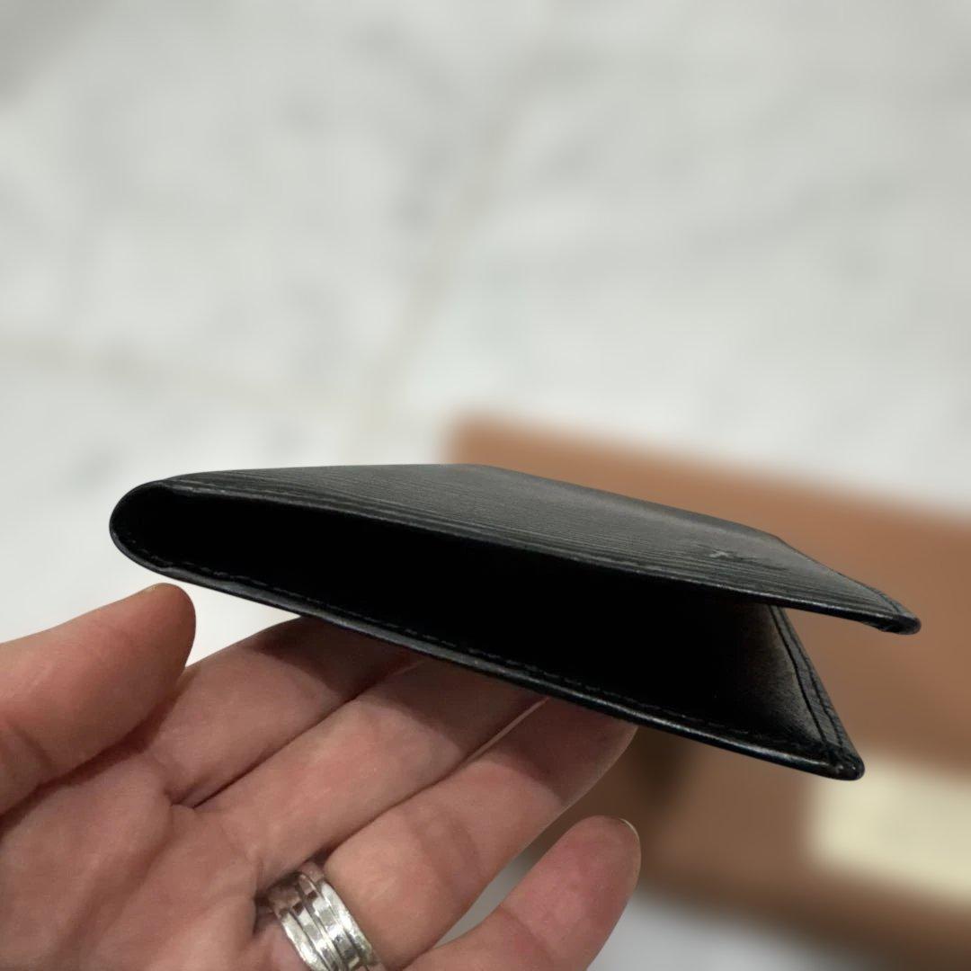 Louis Vuitton エピレザー ブラック長財布　カードケース