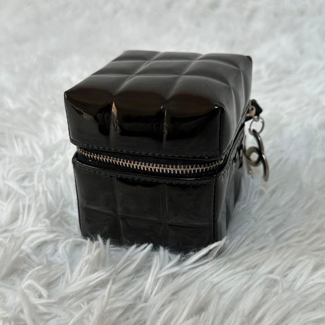 CHANEL シャネル チョコバーポーチ パテントレザー キューブ ブラック 黒