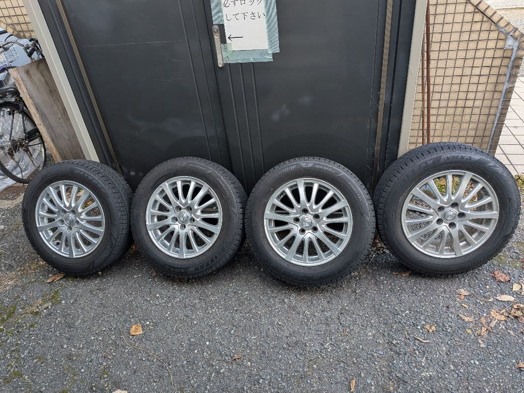 スタッドレスタイヤVRX3＆外品アルミ185/65R15 プリウス30にて使用。