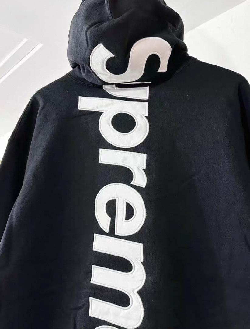 Supreme スウェットパーカー ブラック バックロゴ サテンアップリケ