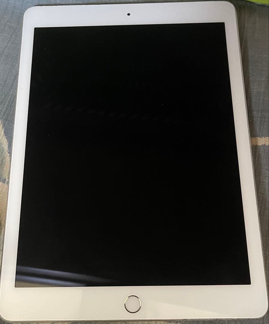 Apple iPad 第6世代Wi-Fiモデル32GB【中古品】