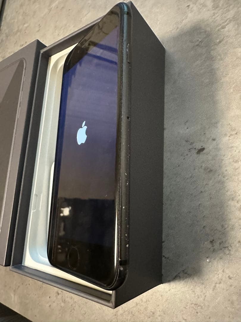 iPhone 8 256GB 本体