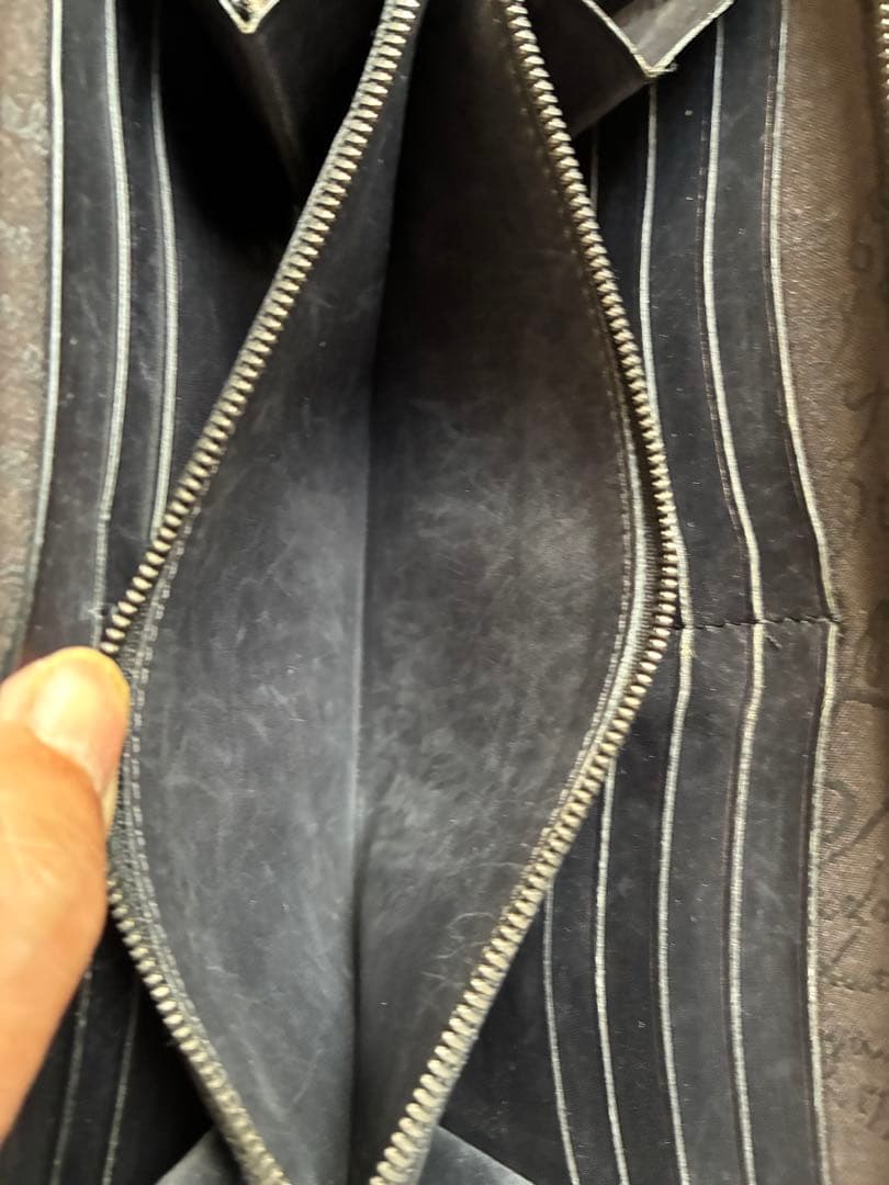 希望額へ　ベルルッティ オーガナイザーラウンドジップ カリグラフィー ストラップ