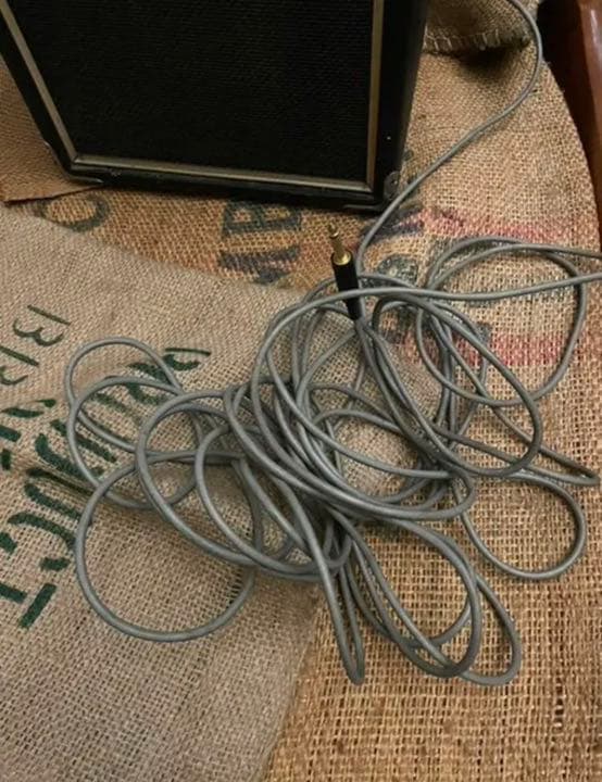 トールボーイ型スピーカー