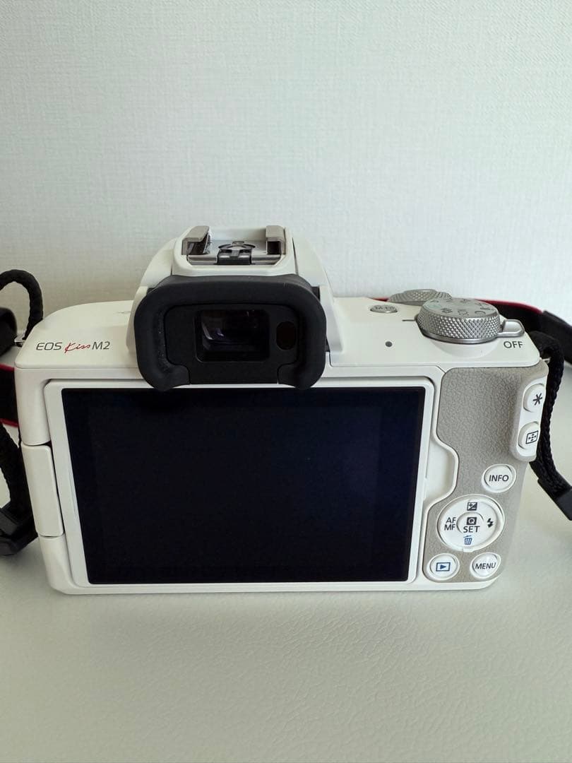 【箱あり】Canon EOS Kiss M2 ダブルズームキット ホワイト