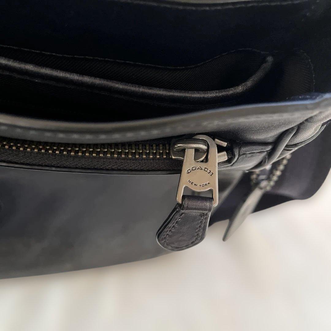 coachコーチ メッセンジャーバッグ ロゴ型押し 斜め掛け レザー