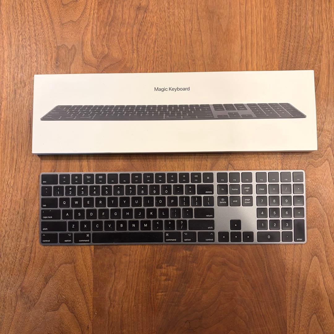 Apple Magic Keyboard US テンキー付き 黒
