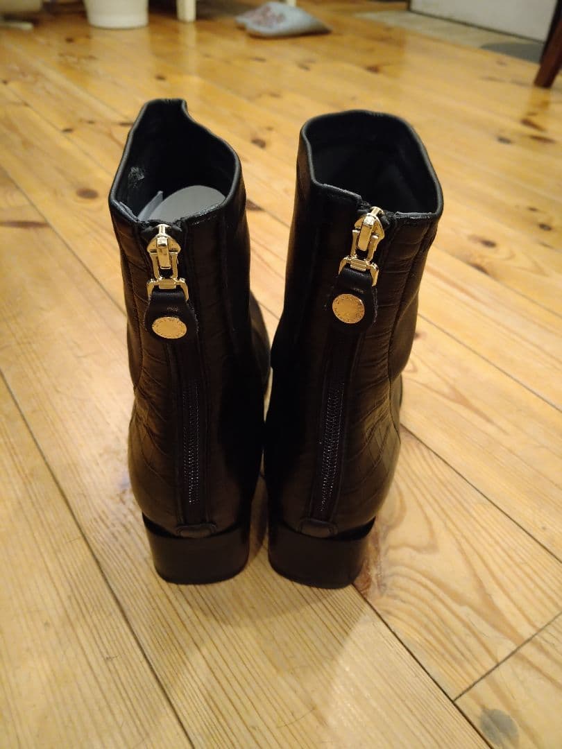 週末セール！卑弥呼HIMIKO　ブラックレザーショートブーツ　バックジッパー