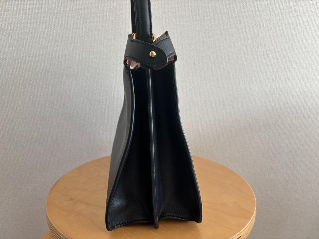 FENDI フェンディ ピーカブー アイシーユー ISeeU ミディアム