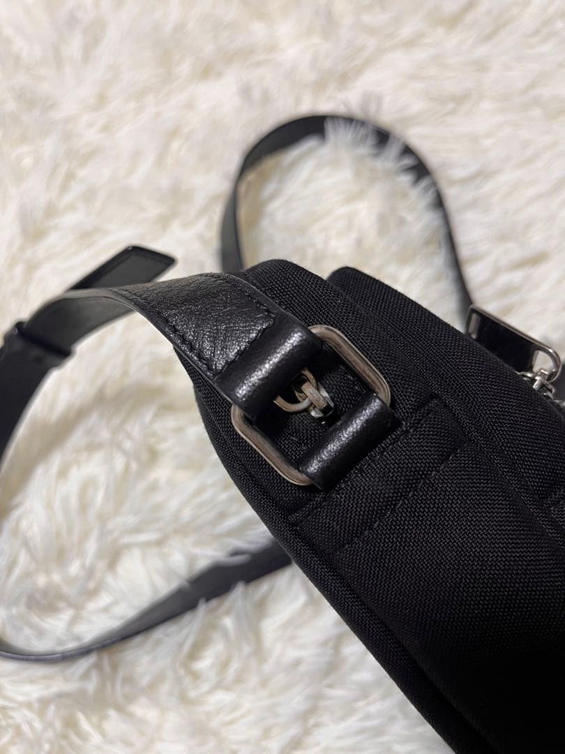 ショルダーバッグ　サンローラン