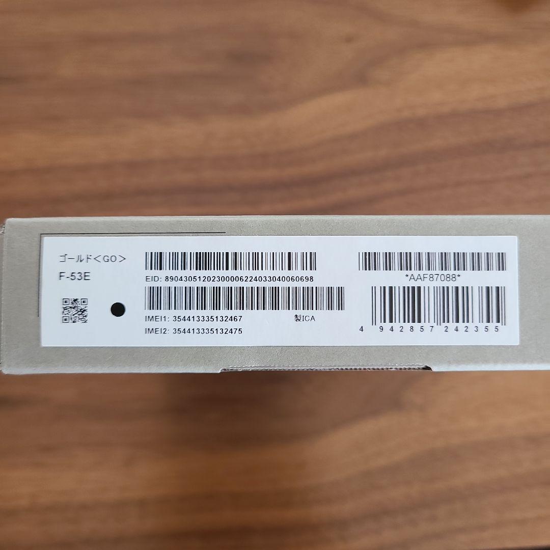 【美品】NTT docomo らくらくスマホ F-53E ゴールド　ケース付き