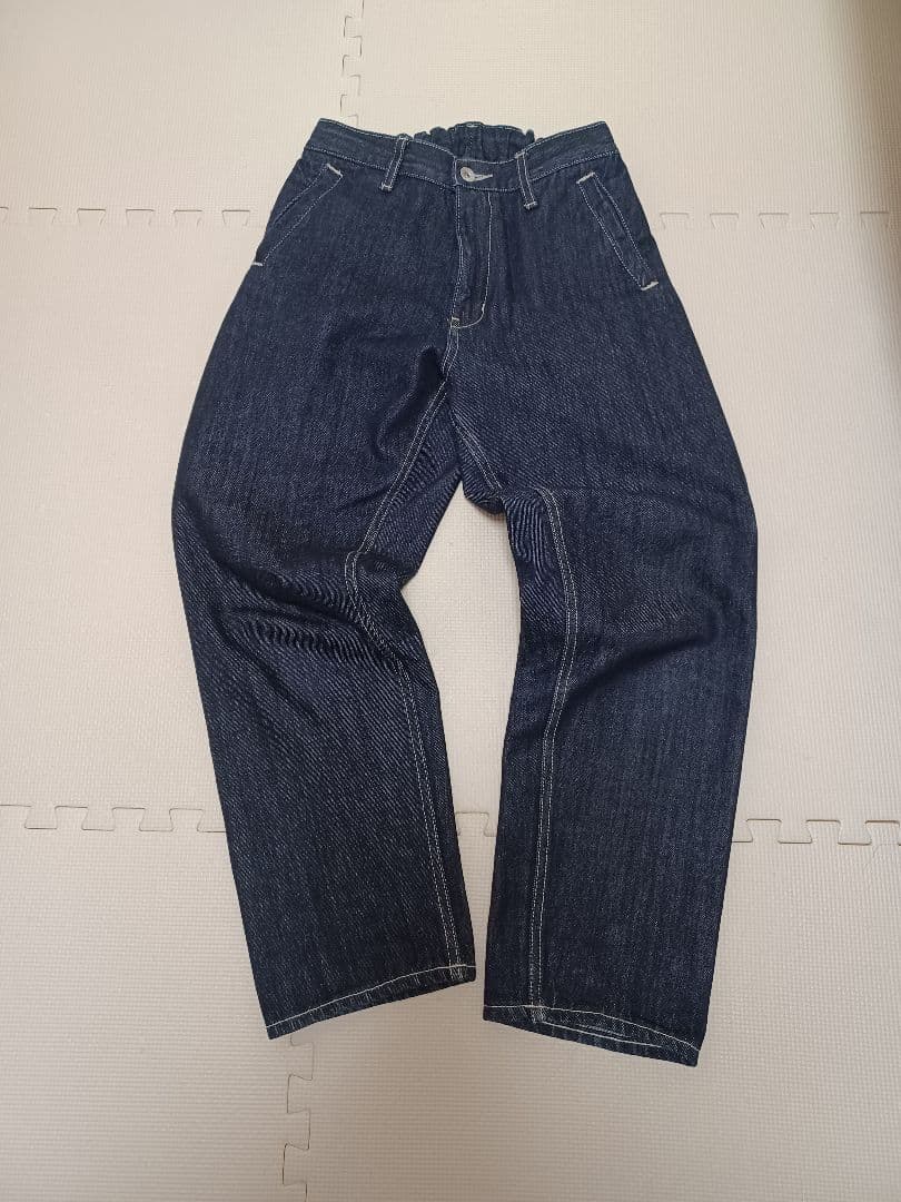 OUR こだわりシルエットのデニムパンツ