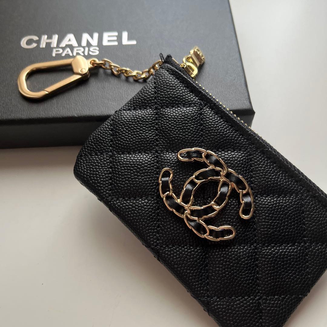 CHANELのケース　キーリングノベルティ
