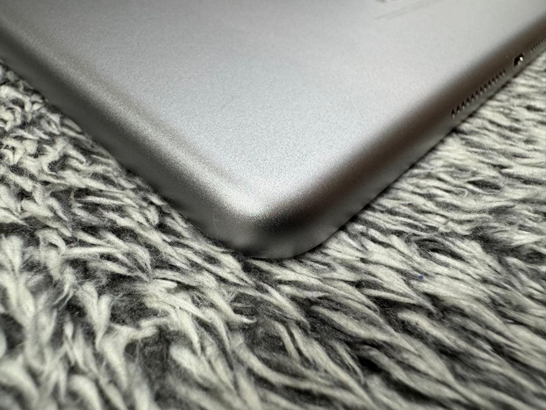 iPad 第5世代 32GB Wi-Fi シルバー 箱付き