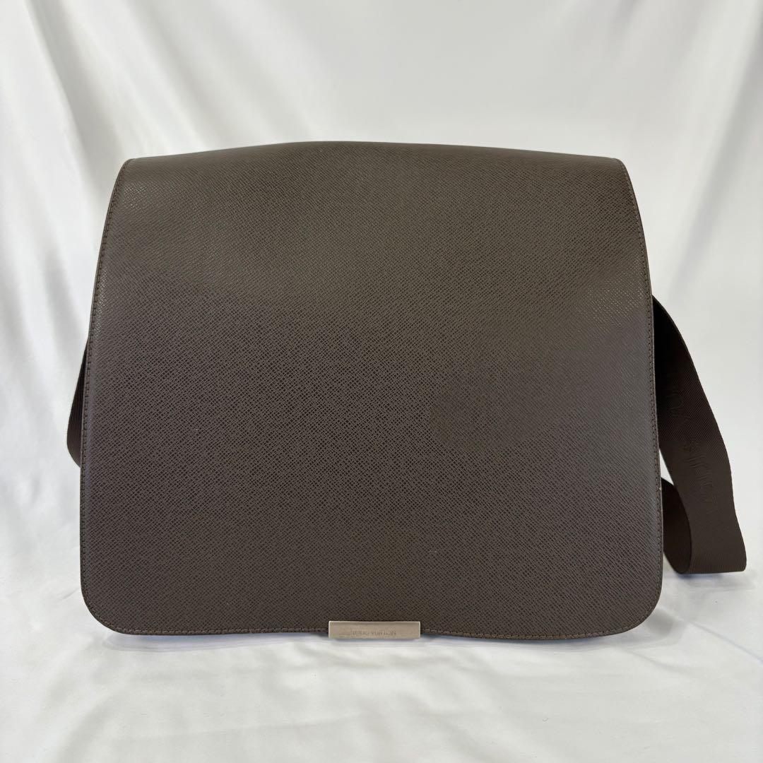 ルイヴィトン　ヴィクトール　タイガ　メッセンジャーバッグ　M30142