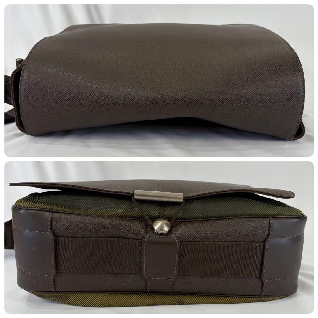 ルイヴィトン　ヴィクトール　タイガ　メッセンジャーバッグ　M30142