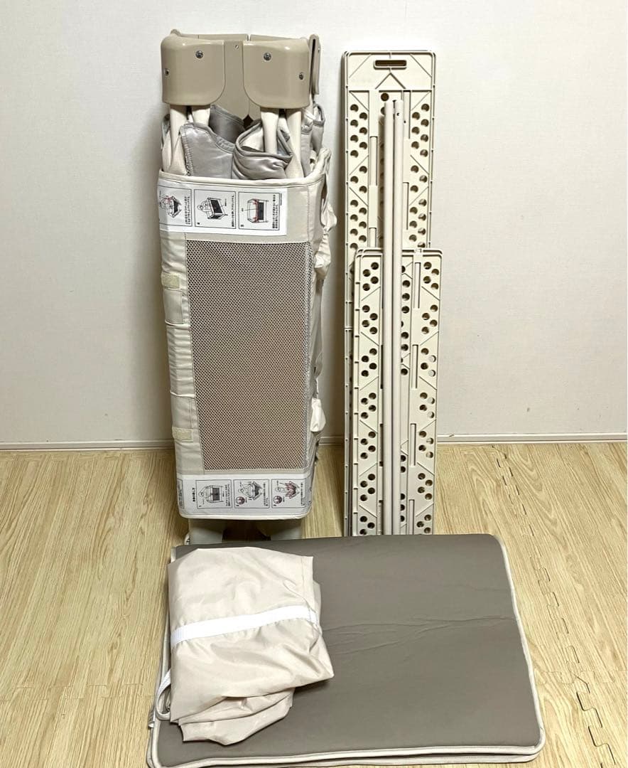 美品 送料無料 たためるベビーベッド ココネルエアープラス AB